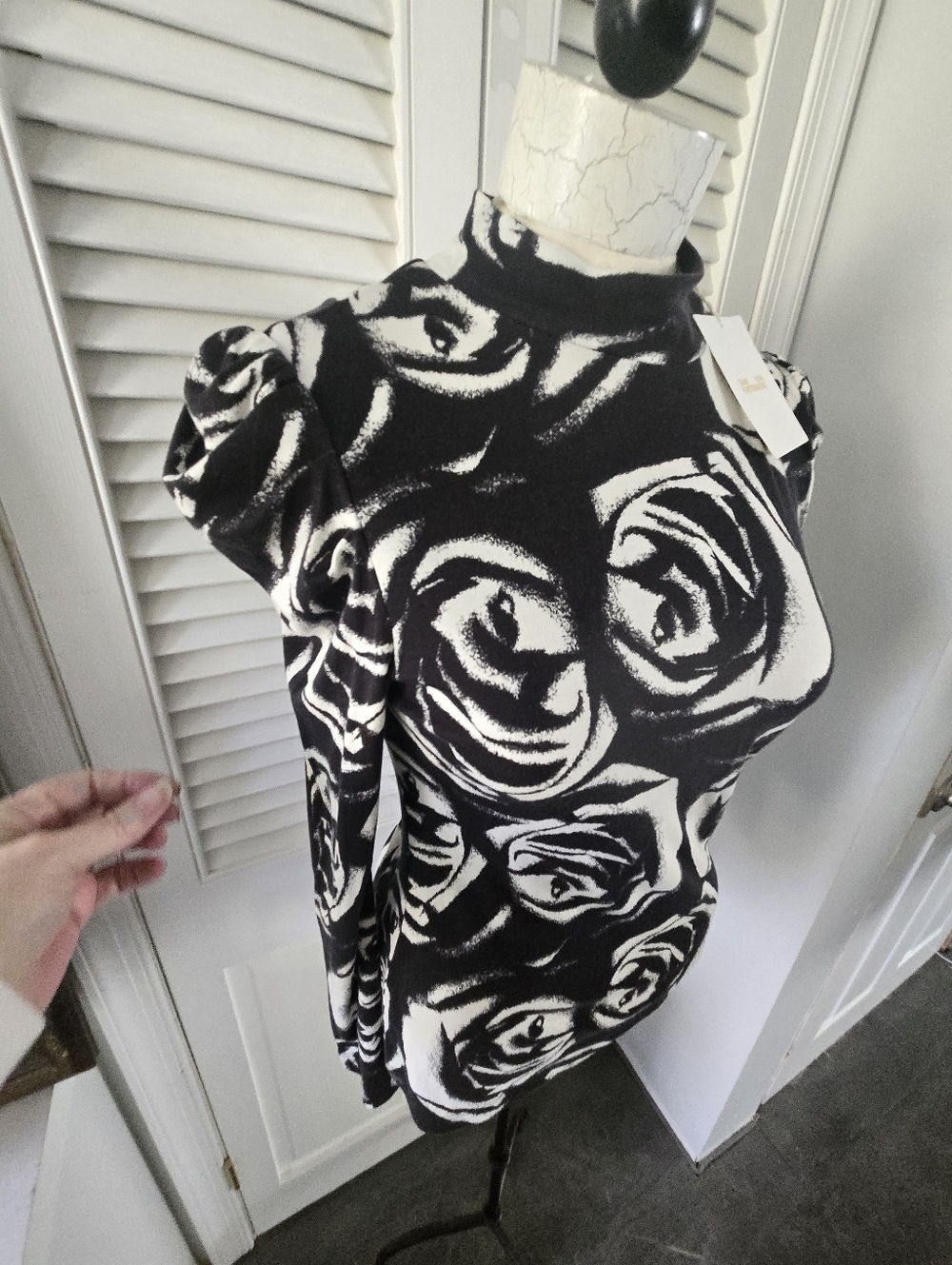 Diane Von Furstenberg Rose Print Puff Sleeve Knit Top NWT Small - Picture 3 of 12